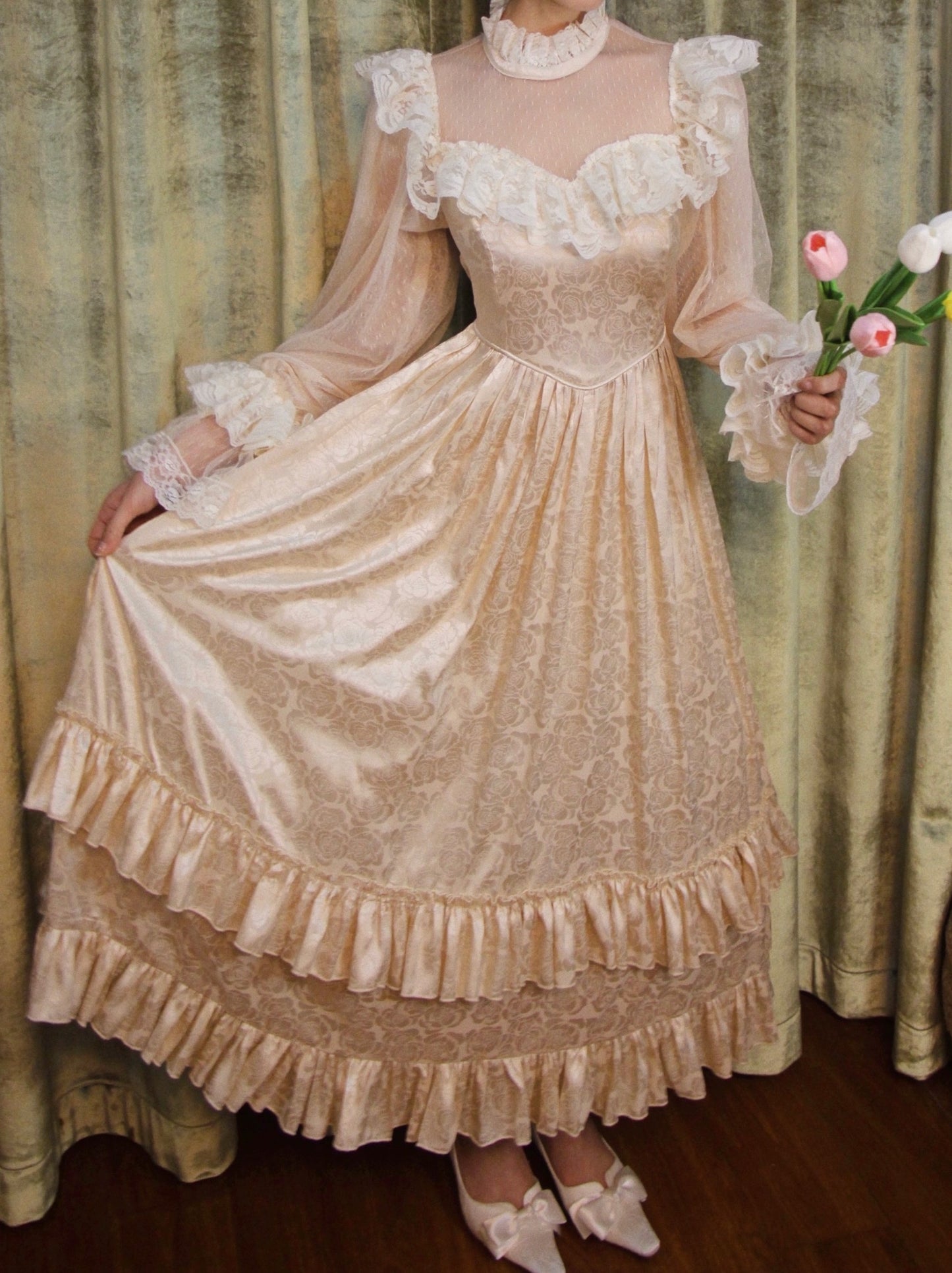 Vintage Glow Lace Satin Retro Rose Classic Princess Cream Long Sleeve Dress