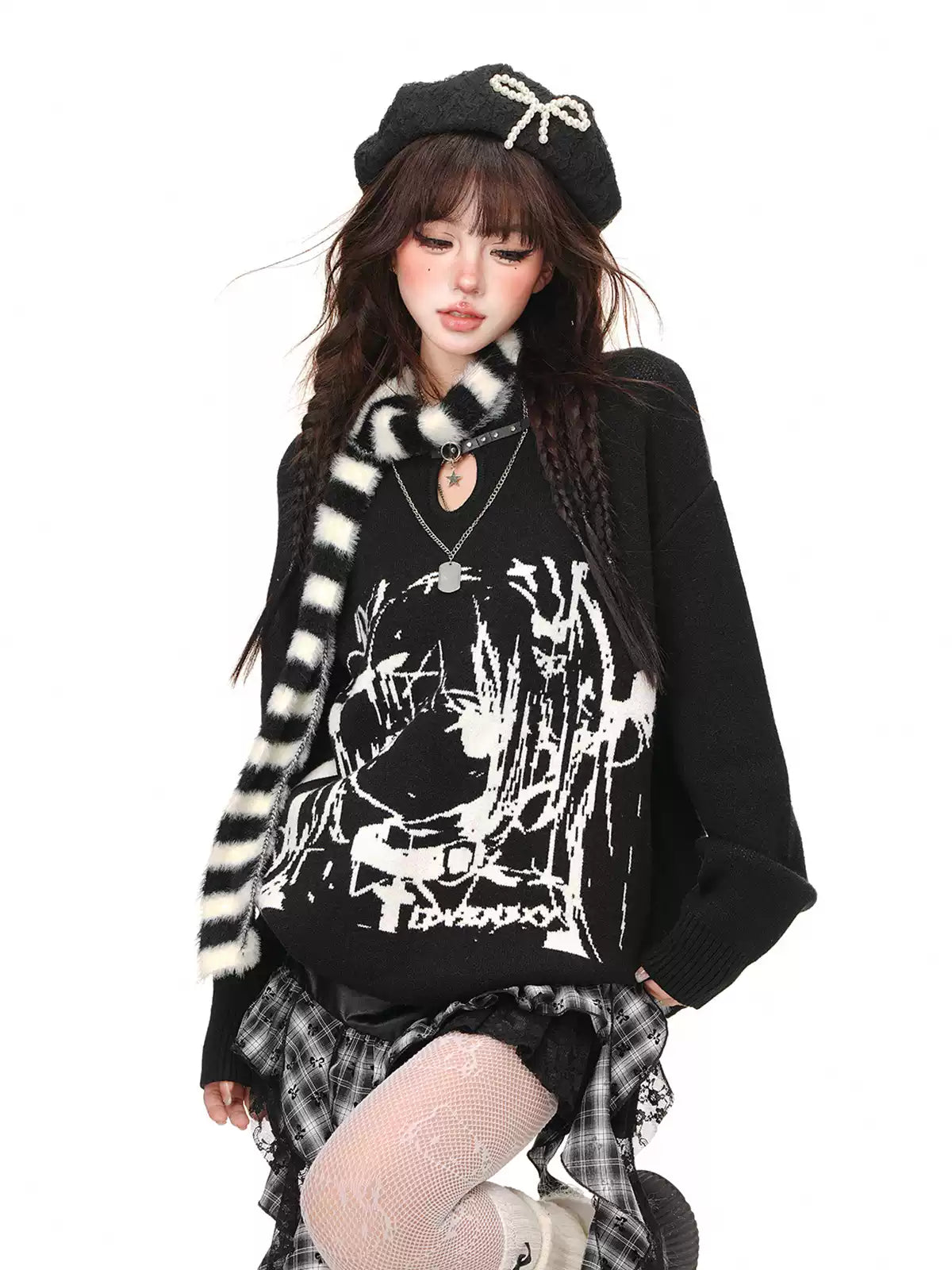 Young Eyes Anime Stimulation White Black Sweater Striped Scarf