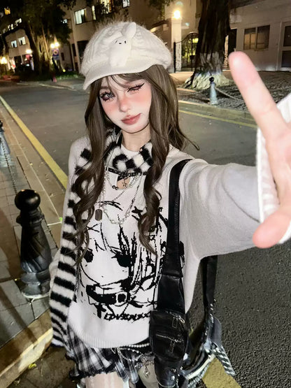 Young Eyes Anime Stimulation White Black Sweater Striped Scarf