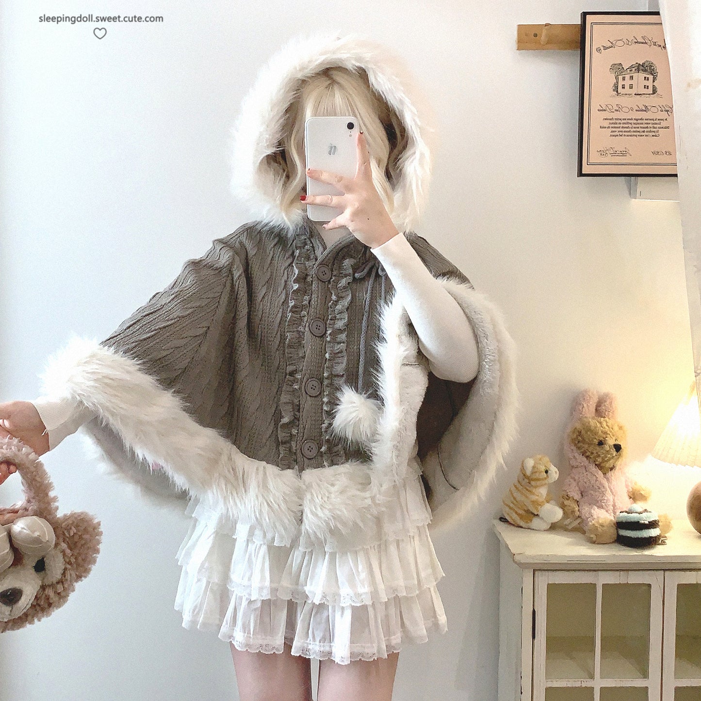 Dormir Doll Sweet Tea Brown Gray White Beige Fur Cape