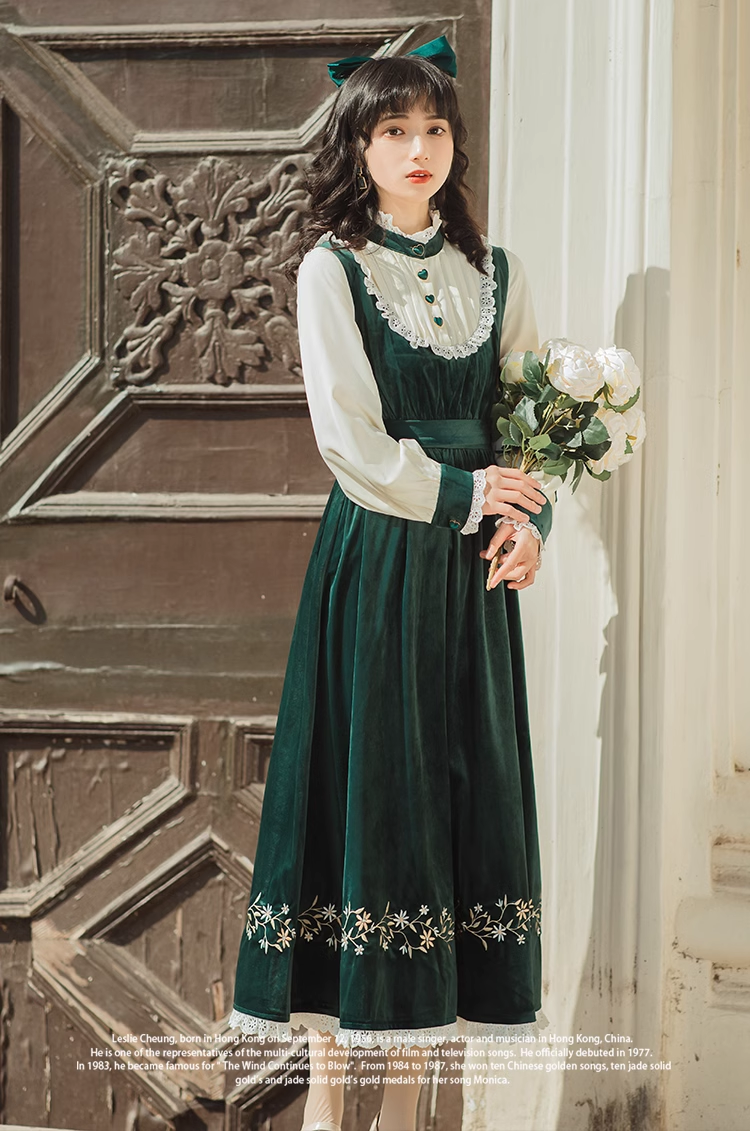 Vintage Glow Emerald Green Velvet Embroidery Antique Retro Classic Princess Long Sleeve Dress