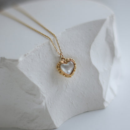 Beautiful Luxury Gold Framed Heart Shaped Cystal Chain Pendant Necklace
