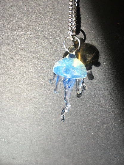 Pretty Crystal Transparent Handmade Jellyfish Ocean Jewelry Power Energy Chains Necklace Pendant