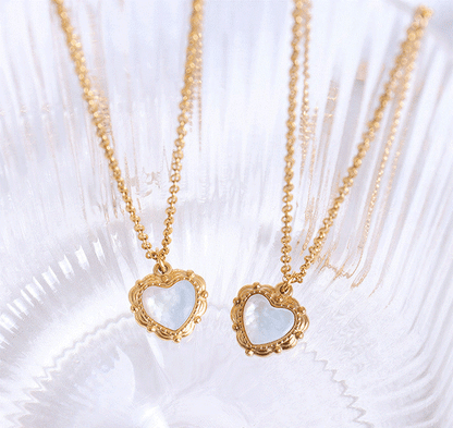 Beautiful Luxury Gold Framed Heart Shaped Cystal Chain Pendant Necklace